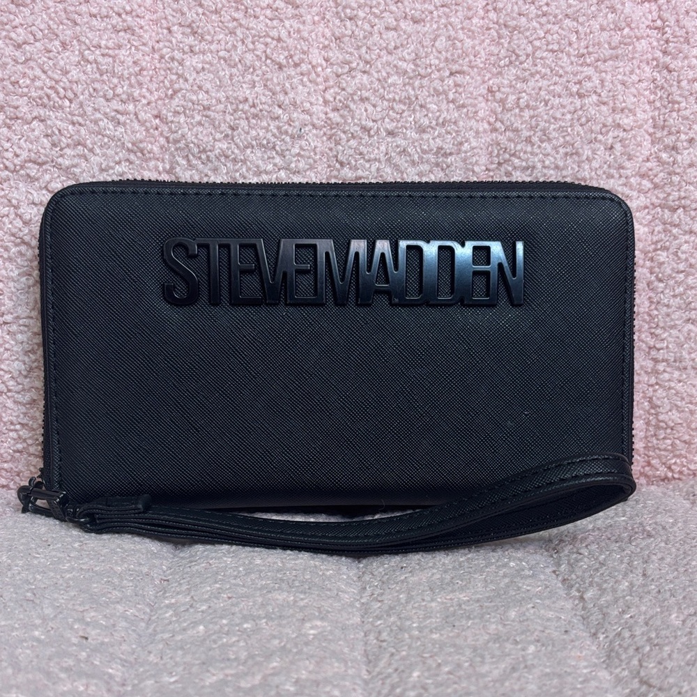 Black Steve Madden Wristlet Wallet